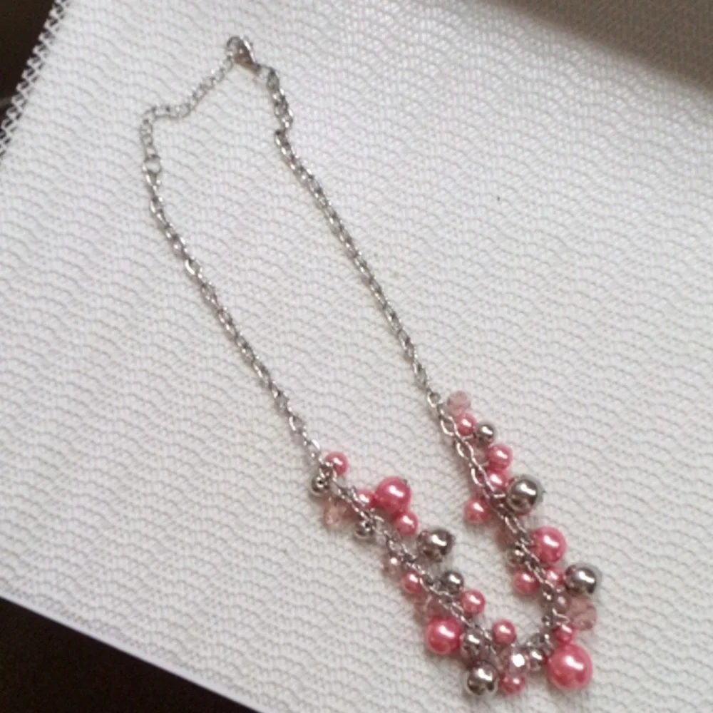 Women's Elegant Pink and Silver Beaded Necklace! - Picture 5 of 5